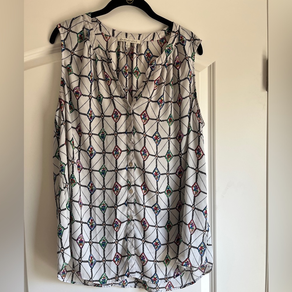Daniel Rainn White Geometric Diamond Print Sleeveless Top